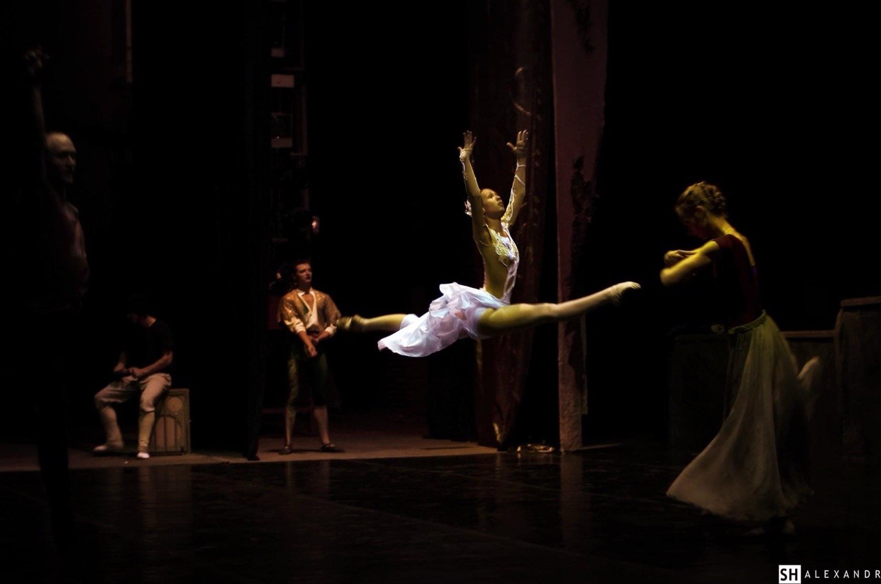 Ballet dancer on stage